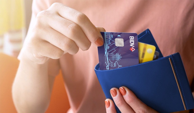 Mua sắm bằng thẻ tín dụng